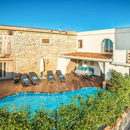 Villa Ulika By *